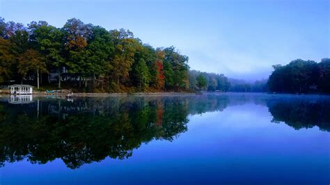 Rocky fork lake. Photo: Nyttend, Public domain, via Wikimedia Commons Boasting a shimmering 2080-acre lake and over 31 miles of stunning shoreline, Rocky Fork State Park is a delightful public recreational space to visit. … 
