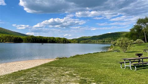 Rocky gap park. Rocky Gap State Park is a 3,000-acre public recreation area in Flintstone, Maryland. The Lakeside Loop is a 5.3-mile hiking trail that encircles the beautiful 243-acre Lake Habeeb. Located in … 