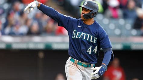 Rodríguez homers as Mariners wreck Guardians’ home opener