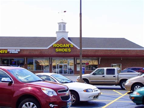 Rogan's Shoes 2462 W. Mason St. Green Bay, WI 54303 Store Hours: M-F 10am-8pm Saturday 10am-6pm Sunday 11am-5pm Curbside Pick-Up Still Available Phone Number: 920-499-0340