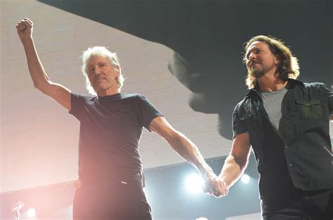 Roger Waters Welcomes Eddie Vedder For ‘Comfortably Numb