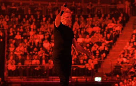 Roger waters tour. Sep 24, 2022 · SAN FRANCISCO, CALIFORNIA – SEPTEMBER 23: Roger Waters performs the music of Pink Floyd during the “This is Not a Drill” tour at the Chase Center in San Francisco, Calif., on Friday, Sept ... 