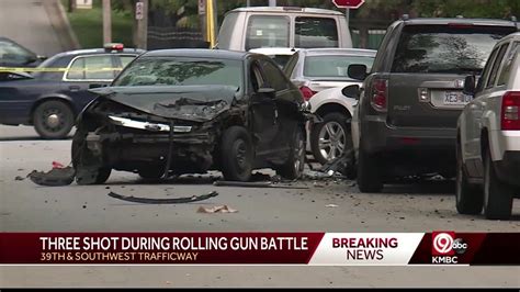 Rolling gun battle between vehicles reported in downtown Oakland