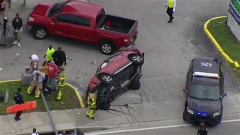 Rollover crash causes delays on Miami Gardens Drive