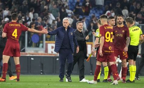 Roma and Milan draw 1-1 after goals in stoppage time