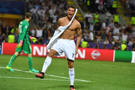 Ronaldo celebration. Nov 24, 2022 · In fact, it's almost a decade since Ronaldo first performed the celebration against Chelsea in its current form during a 2013 pre-season friendly. And the United forward revealed when it came about as a way to feel more connected to the Real Madrid fanbase. Speaking in 2019, he said: "I started to say ‘si’, it’s like ‘yes’, when I was ... 