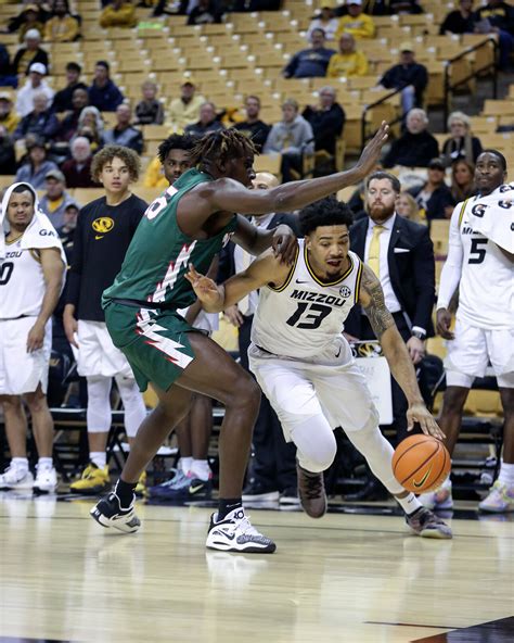 Former Missouri forward Ronnie DeGray III announced his plans of transferring to the Wichita State men’s basketball team for the 2023-24 season on Wednesday. DeGray, a 6-foot-6, 225-pound power .... 
