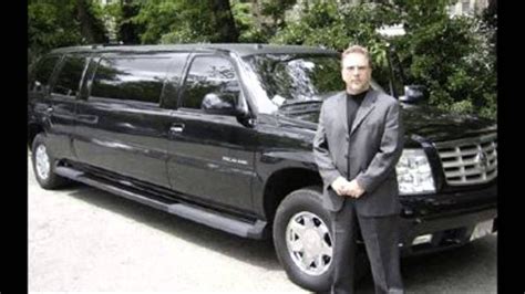 Ronnie the limo driver. Ronnie Mund Net Worth. As of 2024, Ronnie Mund has a net worth of $800 thousand. He earned this fortune after working as a chauffeur and limo driver for the American actor Howard Stern. Ronnie was also part of “The Howard Stern Show.” His primary source of income is from being an actor and television personality. 