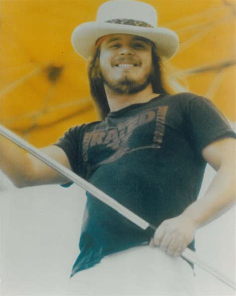 Ronnie van zandt autopsy. When the plane crashed, Ronnie Van Zant instantly died due to blunt force trauma to his head. Per Rolling Stone, the surviving members of the band weren't … 