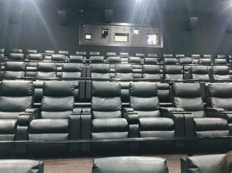 Ronnies cinema. Aug 6, 2015 · This twenty-screen theater is located off South Lindbergh Boulevard in south county. It features Real D 3D, a full-feature IMAX theater, stadium seating, Ronnies Drive In restaurant, Bowlingo ... 