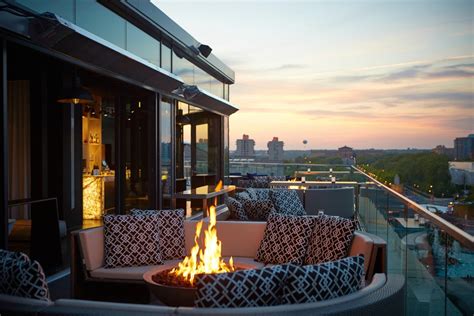 Roof top restaurants near me. Caney Fork River Valley Grille. Southern cuisine meets wild game at this rustic eatery, featuring dishes like fall-off-the-bone ribs, campfire potatoes, and a variety of game options amidst scenic, wildlife-themed decor. 7. Bourbon Steak by Michael Mina, a Nashville Steakhouse. 