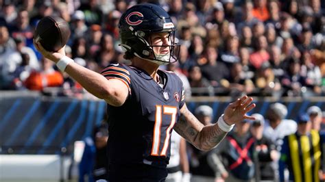 Rookie Tyson Bagent leads 3 TD drives in place of Justin Fields, Bears beat Raiders 30-12