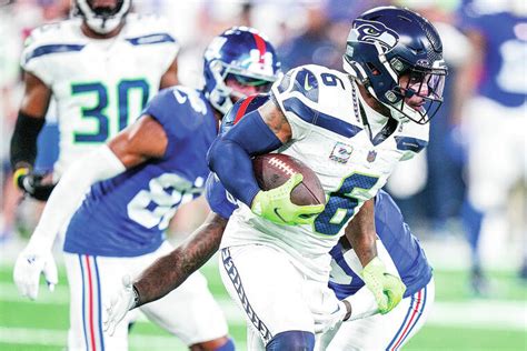 Rookie Witherspoon scores on 97-yard Pick 6, Seahawks D leads Seattle past Giants