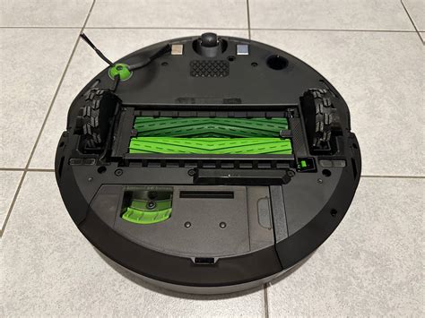 Roomba combo j7+. The Roomba Combo J7+, by contrast, lifts it up and over its back, a bit like the roof of a convertible car. You have to say, that is a significantly lifted mop. 