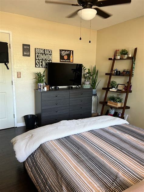 Rooms for rent in northridge. Shared home with an elderly couple. 2 total rooms for rent ($650 larger room, $550 smaller room) shared bathroom with another room renter. Access to home amenities, washer dryer, kitchen, utilities included. Internet included. Responsible students are preferred. No drugs, no alcohol, no smoking (... 