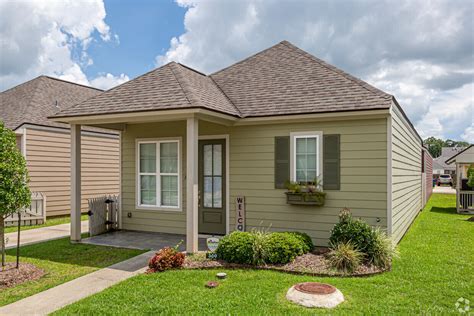 Virtual Tour. $1,141 - 1,724. 1 Bed. 1 Month Free. Dog & Cat Friendly Fitness Center Pool Dishwasher Refrigerator Kitchen In Unit Washer & Dryer Walk-In Closets. (337) 279-2751. Lafayette Gardens. 110 E Martial Ave, Lafayette, LA 70508. Videos.. 