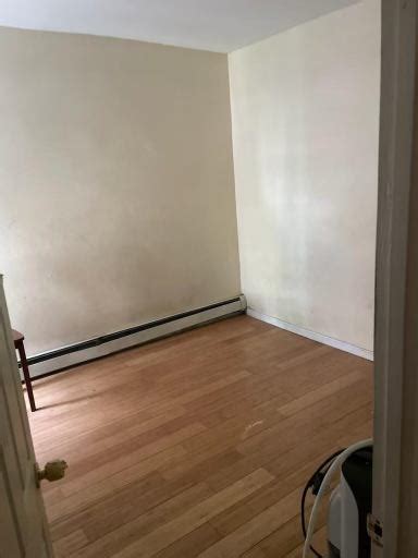 Unfurnished room in a house. $800 inc. Newly renovated rooms, Very spacious, Quiet block, $800 a month with utilities included, Located in Irvington NJ. Requirements: - Picture ID - Pay stubs (Proof of income) - Two months of rent (One month deposit & first month of rent) Room near: Lower Vailsburg, Newark, Essex County, NJ , Ivy Hill, Newark .... 
