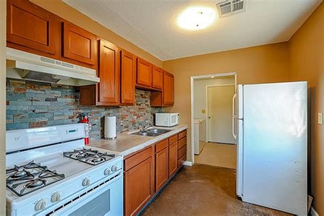 Price. Discover rooms available for rent in Phoenix, AZ, USA. Find your next home using our convenient rental search. Schedule a tour, apply online and secure your future room near Phoenix, AZ, USA.. 