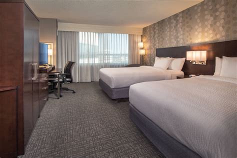 Rooms in washington dc. JW Marriott Washington, DC. Guest Rooms - 777. Meeting Rooms - 27. Largest Conference Room - 3,330 sq. ft. Total event space - 58,745 sq. ft. Room Rate Range - $442-$563. 8. 