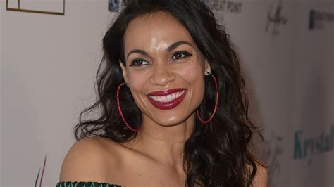 Rosario dawson leaked nudes. Rosario Dawson's Nudes in a Tub Leaked on Her Birthday (Pics-Video) It is unclear if Dawson accidently leaked this herself or someone else leaked it. No one even knows how it made its way to the internet. It isn't the first time Dawson has been nude on camera, but this appears to be a personal video maybe for her boyfriend Eric Andre. Lucky ... 