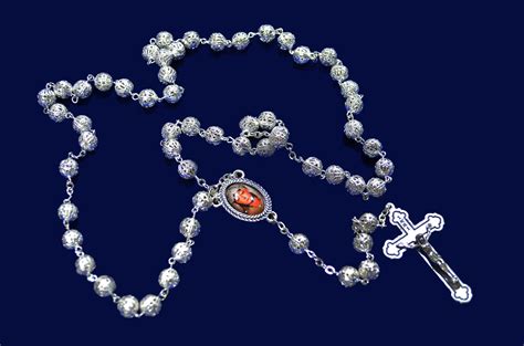 Rosarios - Conoce los diferentes tipos de rosarios que existen, sus características y cómo usarlos para meditar en los misterios de Jesús y María. El …
