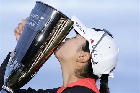 Rose Zhang win in her pro debut, Hovland wins Memorial in playoff