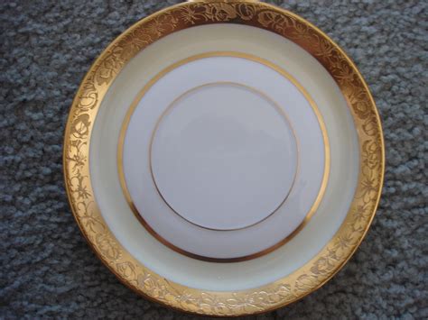 Rosenthal SelbBavaria China set... trying to identify pattern