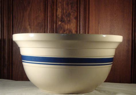 Longaberger Woven Traditions Classic Blue Pottery 11 Inch Mixing Bowl