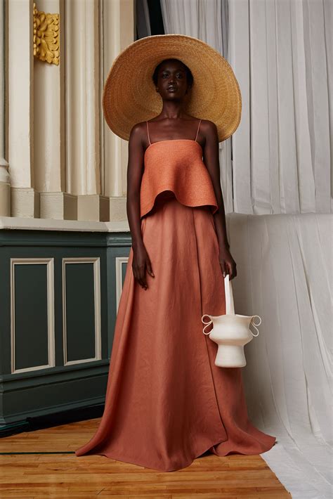 Rosie assoulin. The Resort 2024 collection marks Rosie Assoulin’s 10th anniversary. Thecollection began as a reflection on the creative process, and offers duelingperspectives – starting with a rigid and … 