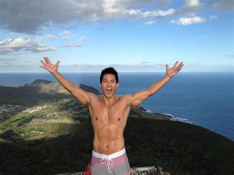 Ross Shimabuku is an American Sports Journalist. He works as a sports anchor at KGMB a KNOH 2 station in Hawaii since 2016. Before, he worked at Al Jazeera America as a …. 
