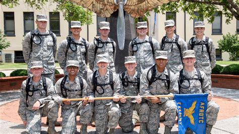 Aug 12, 2020 · Courtney Rubin Sept. 20, 2017. The Reserve Officers' Training Corps, commonly referred to as ROTC, offers students a chance to study and serve after they complete their degree, or to participate ... . 