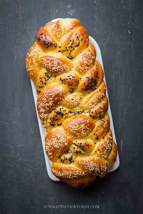 Round Challah Bread / Soft Challah Bread #shorts - YouTube