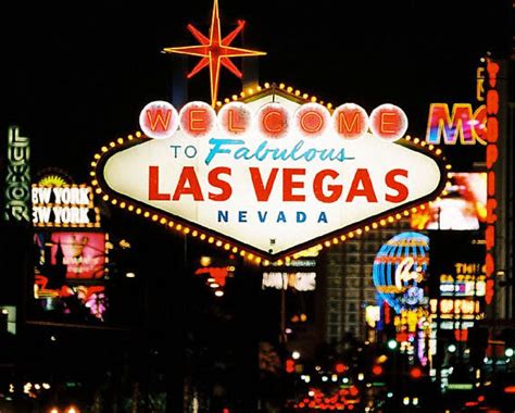 Which airlines provide the cheapest flights from Houston to Las Vegas? In the last 72 hours, the cheapest one-way ticket from Houston to Las Vegas found on KAYAK was with Spirit Airlines for $54. Frontier proposed a round-trip connection from $109 and Spirit Airlines from $115.. 