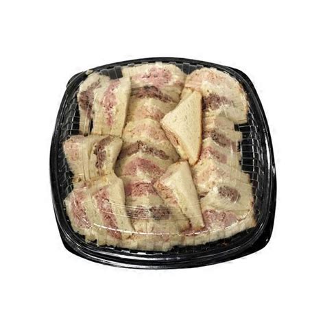 PARTY TRAY MASTER SHEET PIGGLY WIGGLY. SANDWICH TRAYS: (50 CT) $26.99 w/cheese (50CT) $24.99 without cheese (100 CT) $43.99 w/cheese (100CT) $39.99 without cheese CHEESE TRAY (SLICED OR CUBED):. Small serves 10-16 $39.99 Large serves 18-24 $49.99 VEGETABLE TRAY:. 