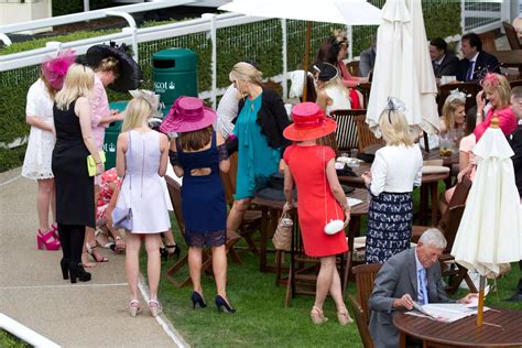 Aug 11, 2011 ... Probably the most well-known British racecourse, Ascot can be found in the small town of the same name in Berkshire, England. It celebrated ....