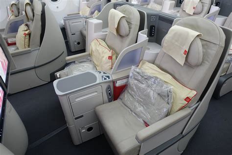 Royal jordanian business class. Royal Jordanian’s Crown Class business class is a luxurious way to fly. The seats are lie-flat, and there is plenty of legroom and storage space. Passengers also enjoy a wide … 