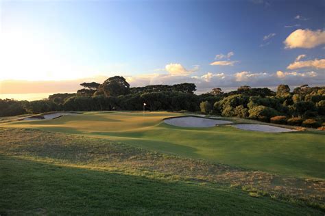 Royal melbourne country club. The Royal Melbourne Golf Club is renowned for its two championship courses, the Composite Course and the Melbourne West Course. The Composite Course is a unique blend of holes from the club’s original course designed by Alister MacKenzie and the new course designed by the famous golf … 