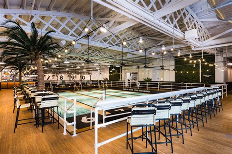 Royal palms shuffleboard. Shuffleboard is generally played 2 on 2, 4 on 4 or 8 on 8 and takes about 15 minutes. We can modify the structure for any sized party! We recommend a group of 4-10 for … 