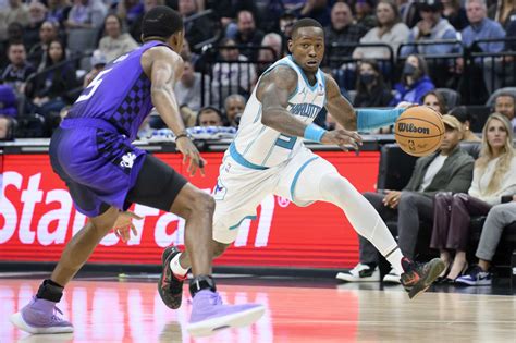 Rozier scores 34 in return from illness, Hornets beat Kings 111-104 to snap 11-game skid