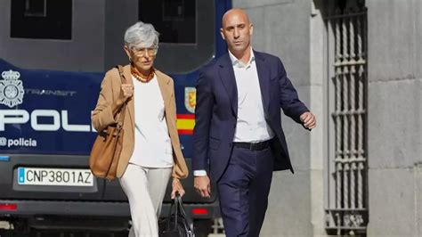 Rubiales arrives at Spanish court to be questioned for kissing a player at Women’s World Cup