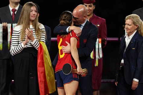 Rubiales resigns as Spain’s soccer president 3 weeks after kissing player at Women’s World Cup final