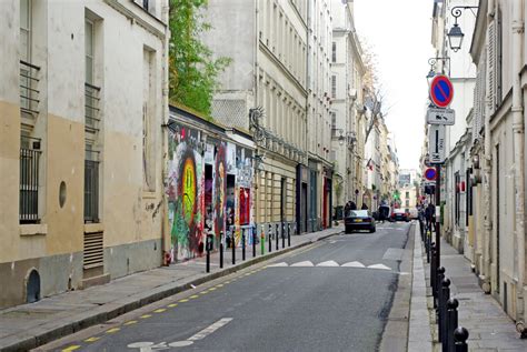 Rue de verneuil. Depuis 30 ans, le mur de la façade du 5 bis, rue de Verneuil, à Paris, est un lieu de recueillement et d’expression pour les fans de Serge Gainsbourg. A compter du mercredi 20 septembre, cette ... 