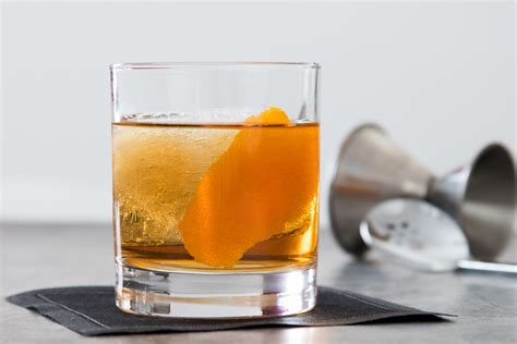 Rum old fashioned. Sprinkle the bread cubes and raisins with the nutmeg. Whisk together the cream, milk, eggs, egg yolks, eggs, vanilla, sugar and salt until the sugar is dissolved: Pour the mixture evenly over the bread cubes, pressing down slightly to make sure all the cubes are soaked. Let stand for 20 minutes. 