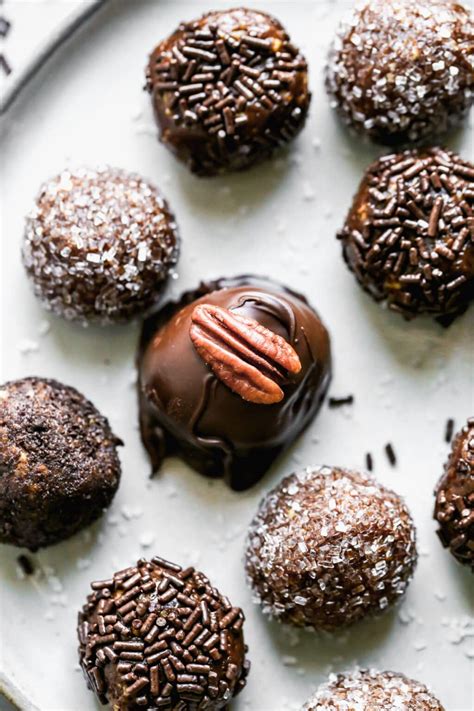 Rum or Bourbon Balls – The Delish Recipe