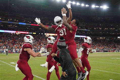 Russell Wilson throws TD pass before Cardinals mount comeback to beat Broncos 18-17