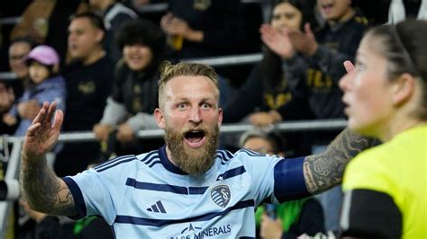 Russell helps Sporting KC earn 1-1 draw with LAFC