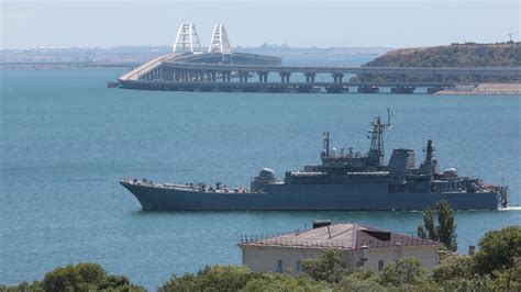 Russia attacks a Ukrainian port before key grain deal talks between Putin and Turkey’s president
