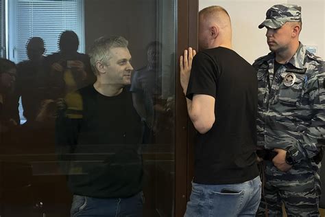 Russia convicts ex-police officer over Ukraine war criticism