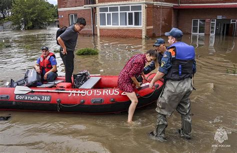 Russia evacuates 2,000 in Far East flooding