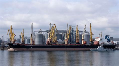 Russia strikes Ukraine grain port after exiting export deal